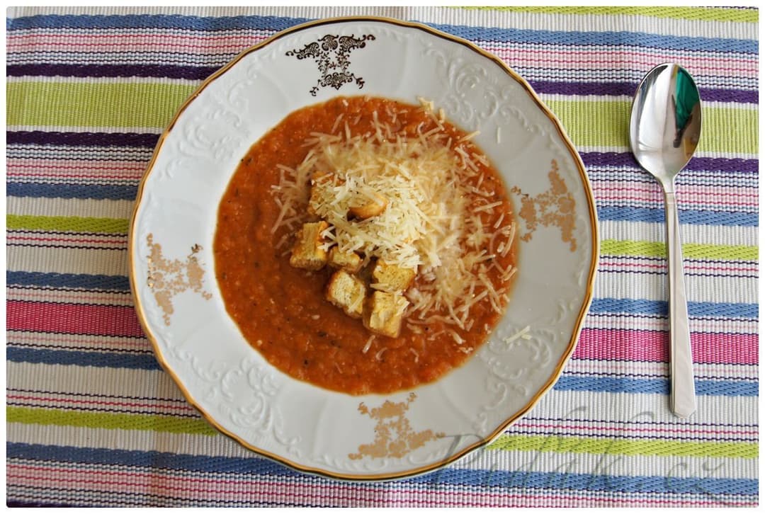 1. obrázek Lilková polévka s parmezánem a krutony