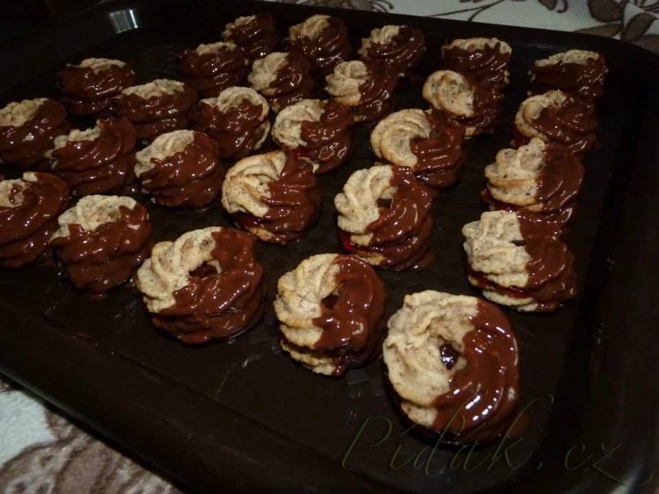 1. obrázek Ořechové věnečky 1. obrázek Ořechové věnečky