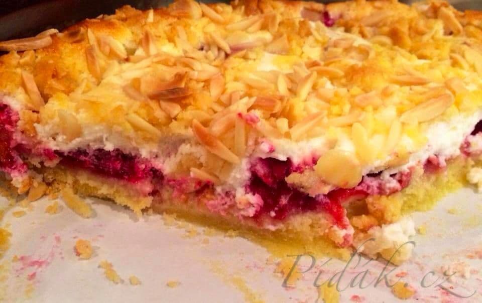 1. obrázek Koláč z drobenkového těsta se švestkami a tvarohem