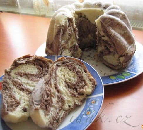 1. obrázek Kakaovo-vanilková bábovka z kysnutého cesta