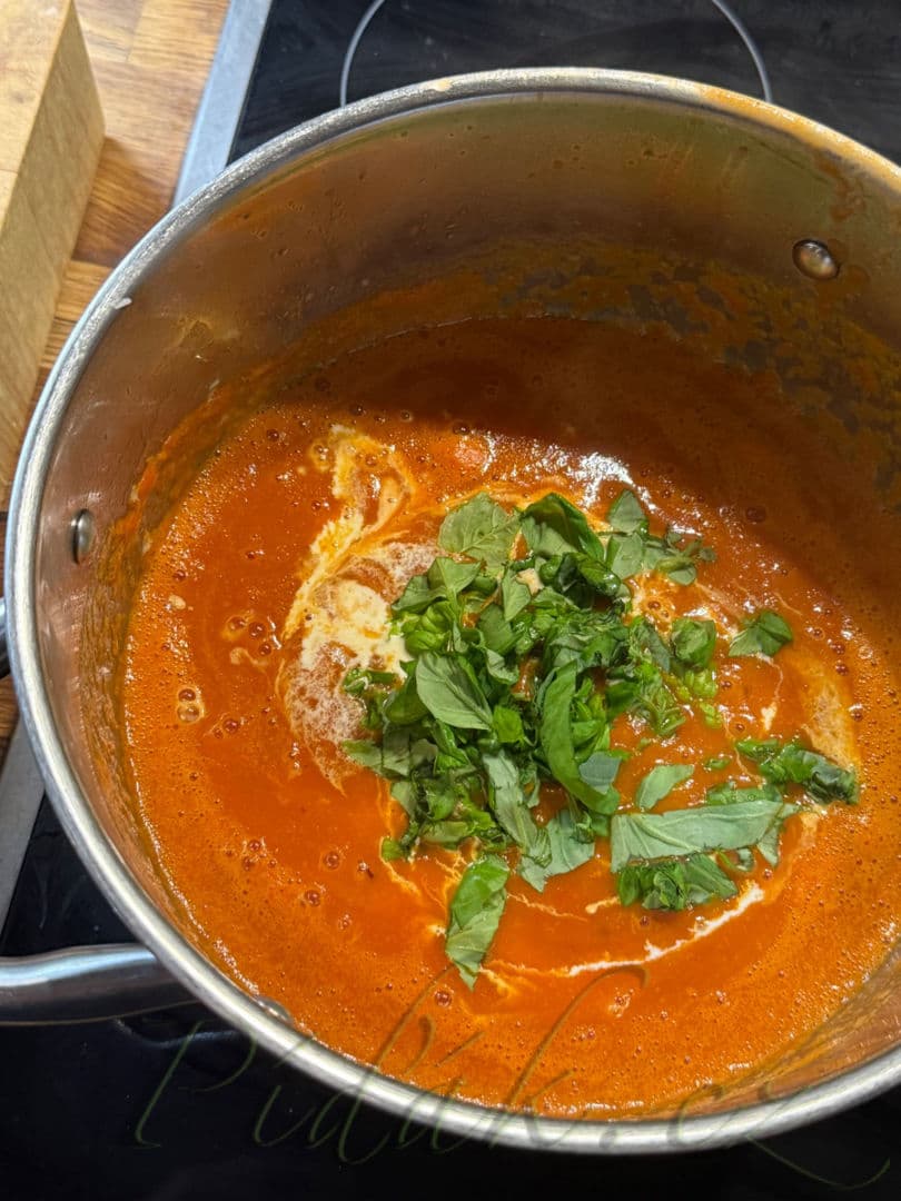 1. obrázek Krémová tomatová polévka s balsamikem a smetanou