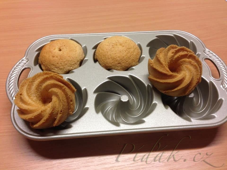 1. obrázek Mini bábovky z piškotového těsta