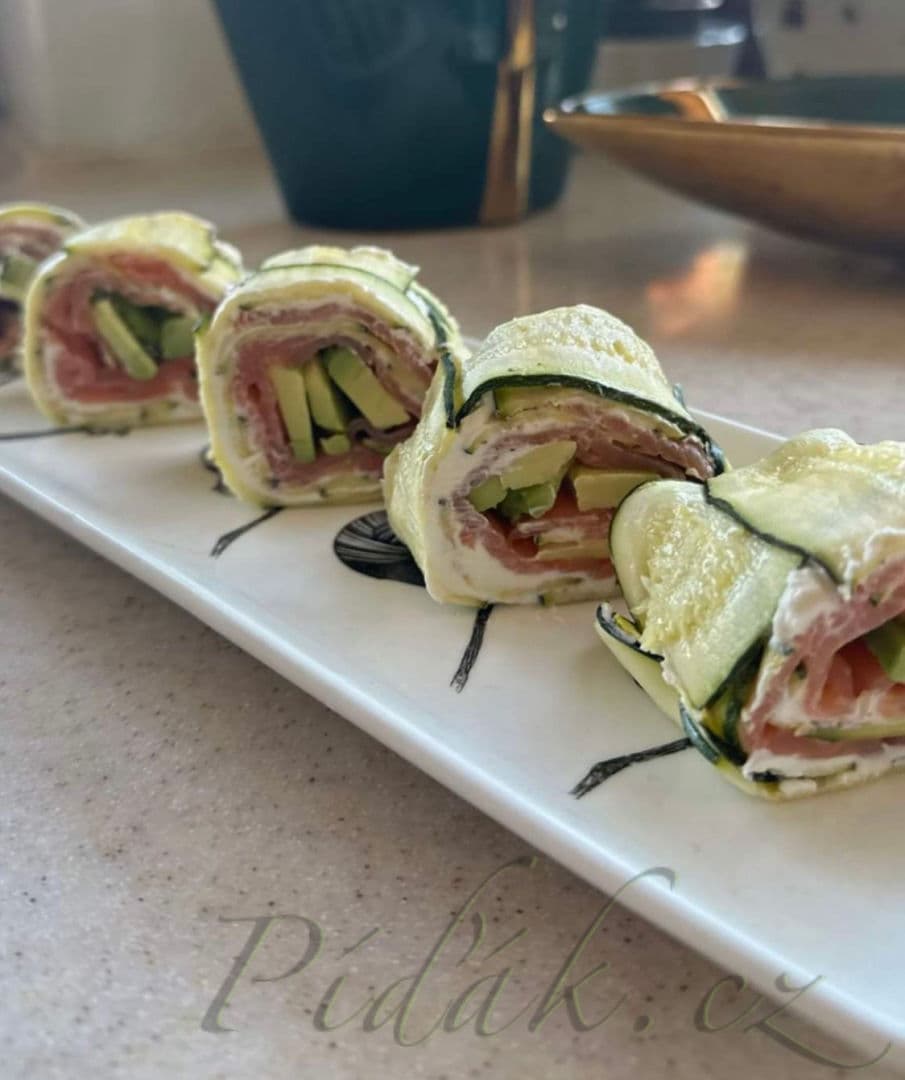 1. obrázek Cuketová mini roláda s lososem 