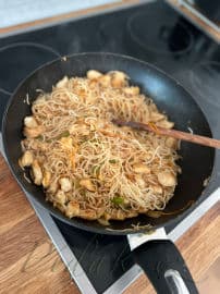 Obrázek Nudle s kuřecím masem