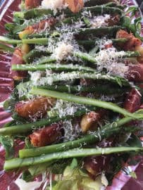 Obrázek Salát z pečených brambor s chřestem a prosciuttem