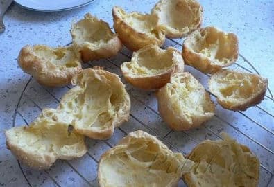 2. obrázek Odpalované větrníky s krémem a jahodami