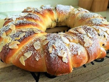 Obrázek Kynutý makový věnec s brusinkami a mandlemi podle paní Jany