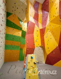 6. obrázek Lezecká stěna- KVstěna- Dvory