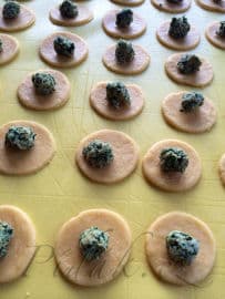 6. obrázek Kuřecí vývar s židovskými kremplach