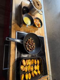 2. obrázek Teplý čočkový salát s pečeným bramborem a masovými kuličkami