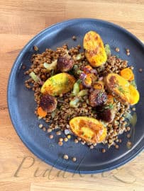 Obrázek Teplý čočkový salát s pečeným bramborem a masovými kuličkami