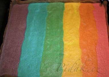 4. obrázek Rainbow kokosová roláda