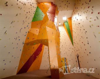 5. obrázek Lezecká stěna- KVstěna- Dvory