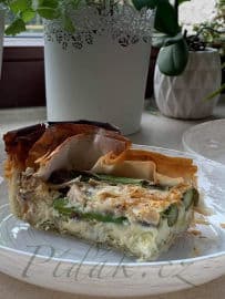 Obrázek Slaný koláč z filo těsta s kuřecím masem