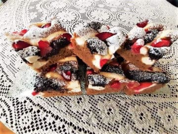 Obrázek Prošívaný koláč s jahodami a mákem od paní Jany